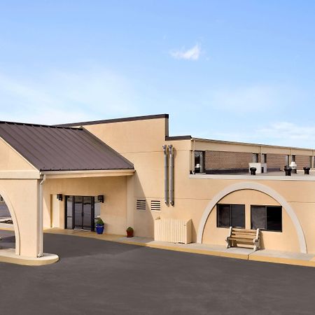 Super 8 By Wyndham Chambersburg I-81 Hotel Exterior photo