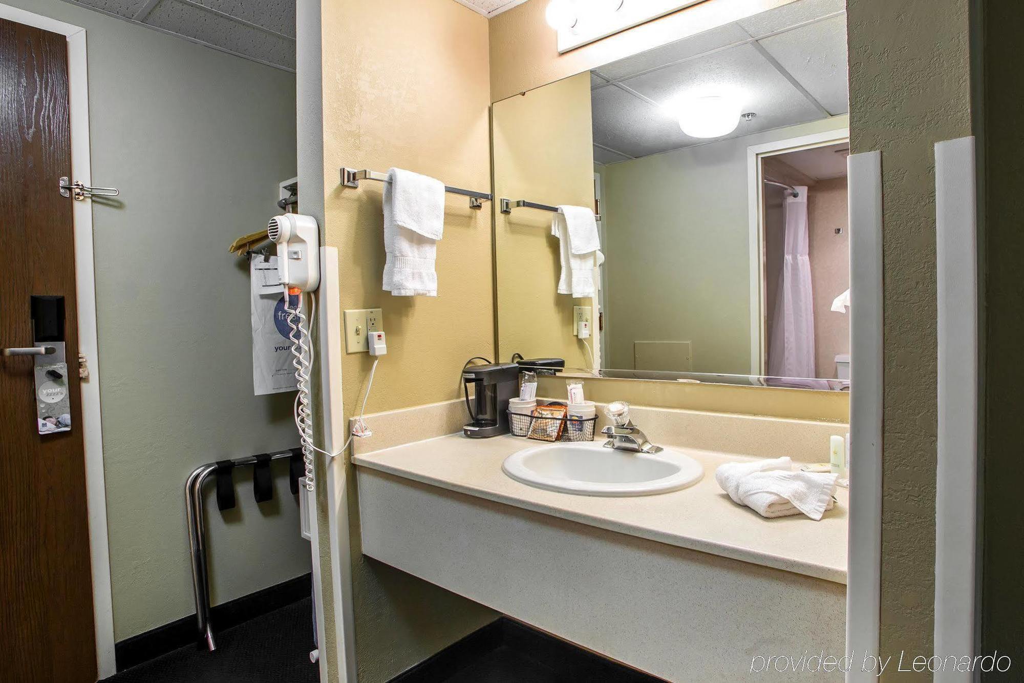 Super 8 By Wyndham Chambersburg I-81 Hotel Exterior photo