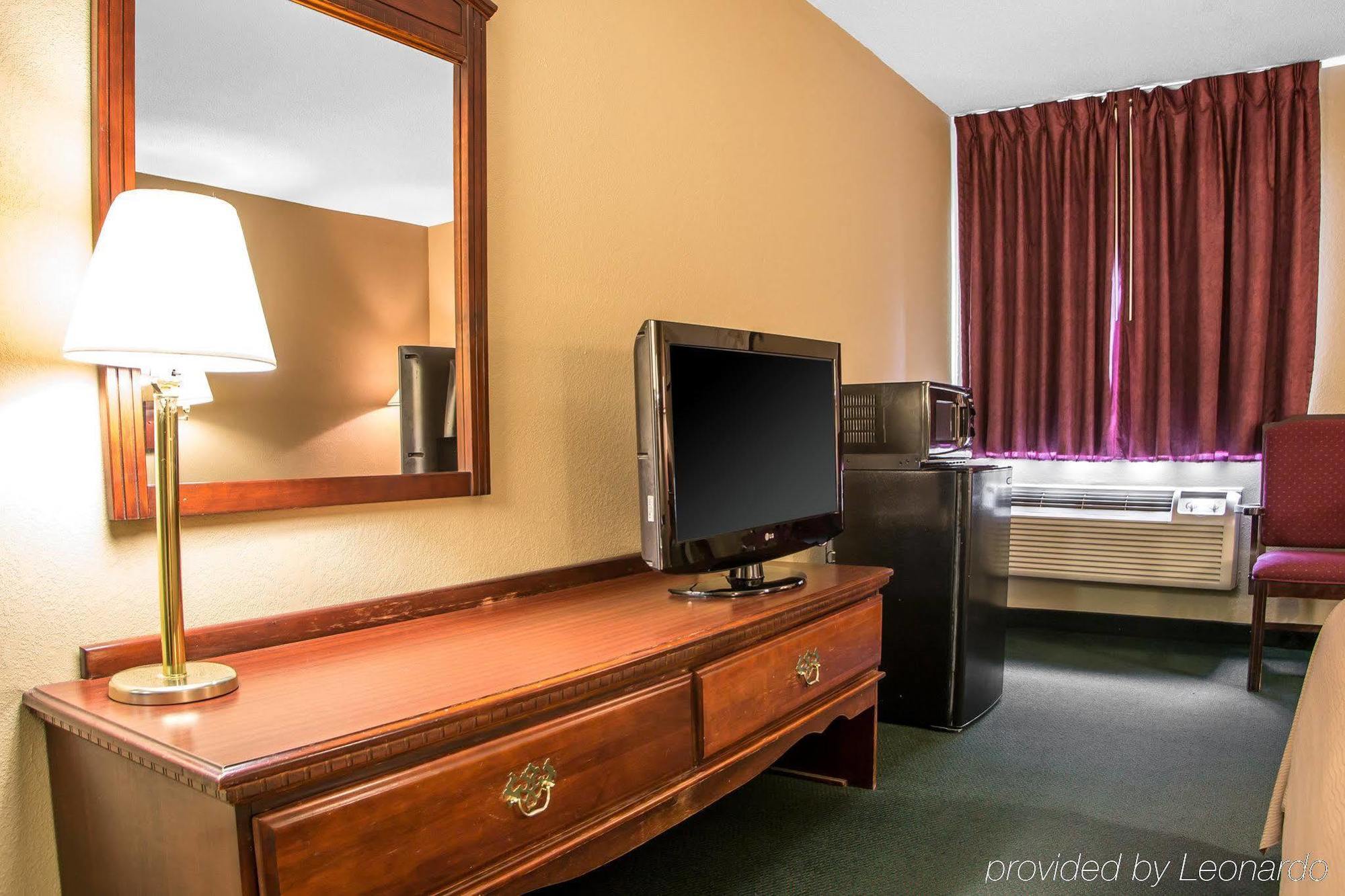 Super 8 By Wyndham Chambersburg I-81 Hotel Exterior photo