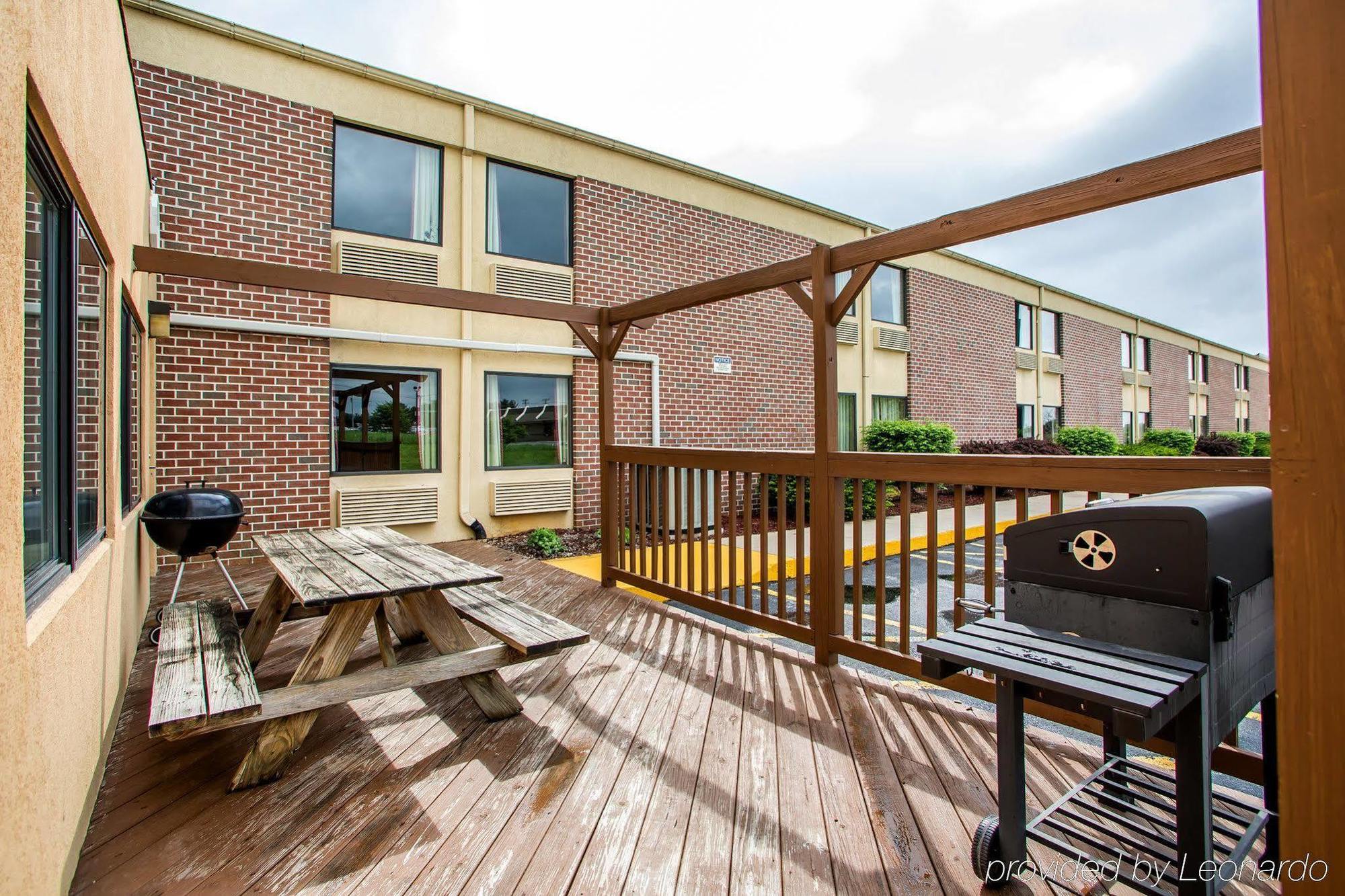 Super 8 By Wyndham Chambersburg I-81 Hotel Exterior photo