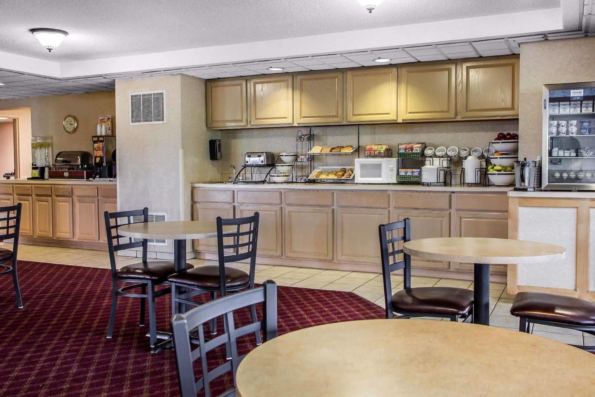 Super 8 By Wyndham Chambersburg I-81 Hotel Exterior photo