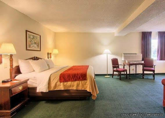Super 8 By Wyndham Chambersburg I-81 Hotel Exterior photo